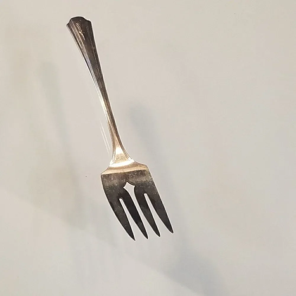 Peerless Oneida Silver Plate 1933 Charmion Pattern Serving Fork 8.25 in